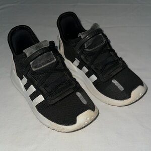 Adidas toddler Black and White Sneakers Classic Design